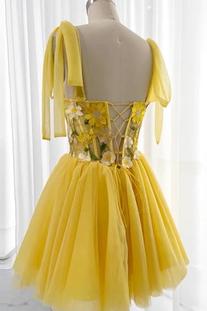 A Line Spaghetti Straps Sweetheart Neck Yellow Short Prom Dresses with Appliques, Short Yellow Tulle Homecoming Dresses