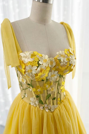 A Line Spaghetti Straps Sweetheart Neck Yellow Short Prom Dresses with Appliques, Short Yellow Tulle Homecoming Dresses