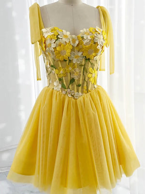 A Line Spaghetti Straps Sweetheart Neck Yellow Short Prom Dresses with Appliques, Short Yellow Tulle Homecoming Dresses