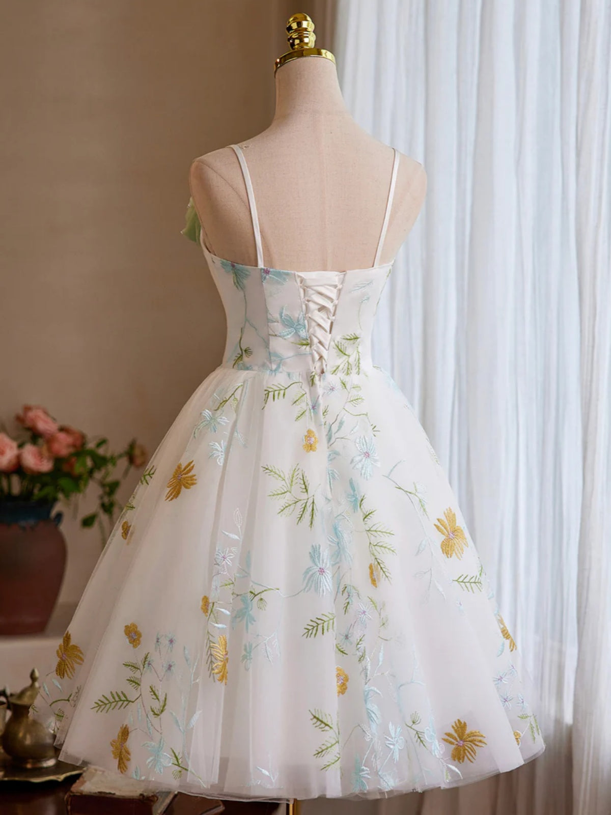 white homecoming dress with flowers Zapaka Women Sparkly Floral White Homecoming Dress A-Line Corset Short Prom Dress with Sequins, White / US18W