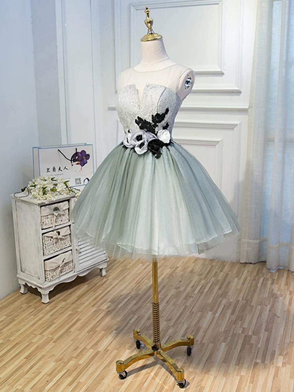 Round Neck Short Gray Lace Prom Dresses, Lace Floral Short Gray Formal Homecoming Dresses