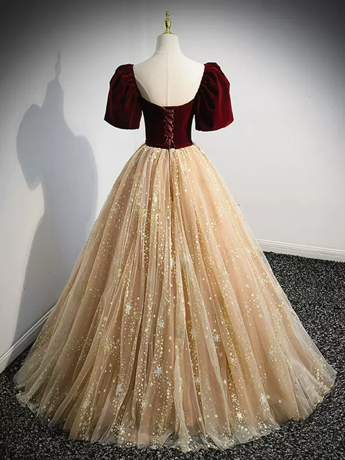 burgundy and champagne prom dresses Elegant Burgundy Gradient-Color Champagne Prom Dresses 2019 A-Line / Princess Sleeveless Spaghetti Straps Sash Floor-Length / Long Ruffle Backless Formal Dresses